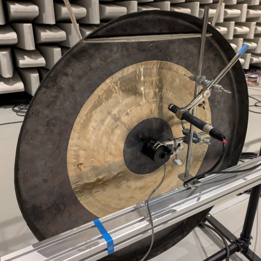 Microphone measurement of gong nonlinear vibration in the anechoic chamber